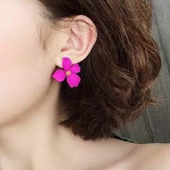 New Gorgeous Pink Summer Flower Stud Earrings - Picture 3 of 5